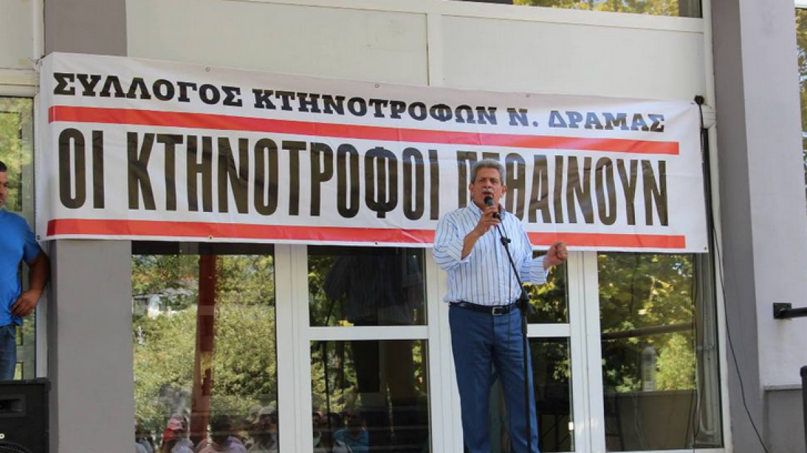 Συγκέντρωση αγροτών στη Δράμα - Δεν ψηφίζει τη συμφωνία ο βουλευτής του ΣΥΡΙΖΑ Χρ. Καραγιαννίδης